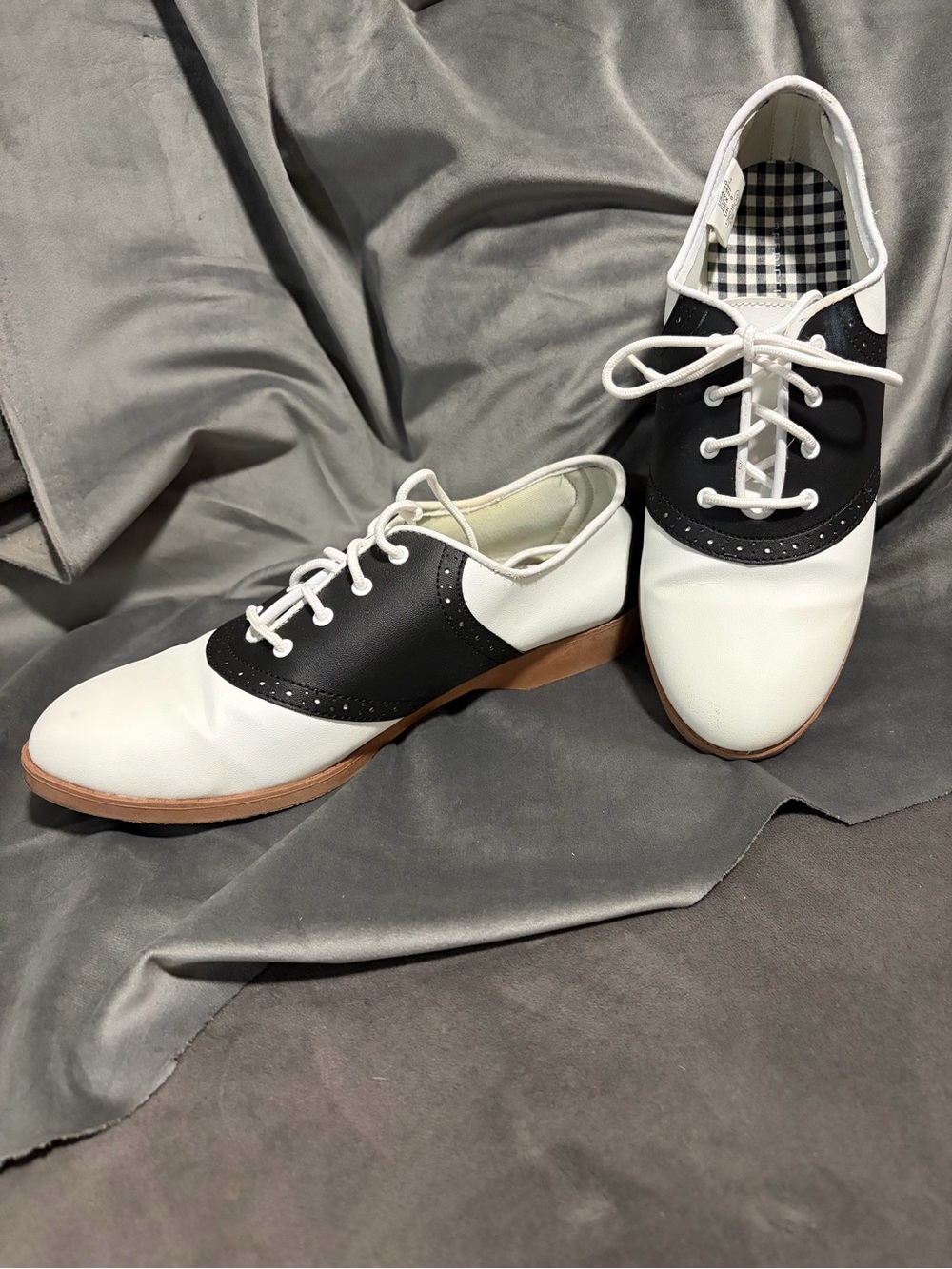 Classic Two-Tone Women's Saddle Oxfords - Black & White